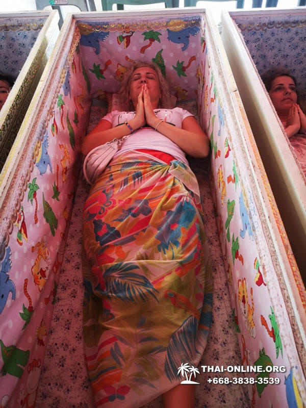 Обряд Похороны Неудачи в буддийском храме Паттайи Таиладна фото 53