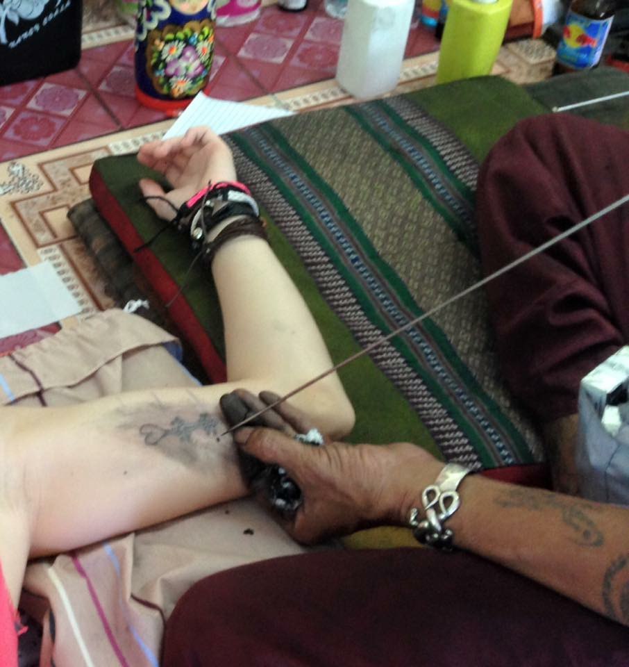 Поездка за магическими татуировками Сак Янт в Айюттхайя к мастеру Кобу экскурсия компании Seven Countries в Паттайе Таиланде фото 2