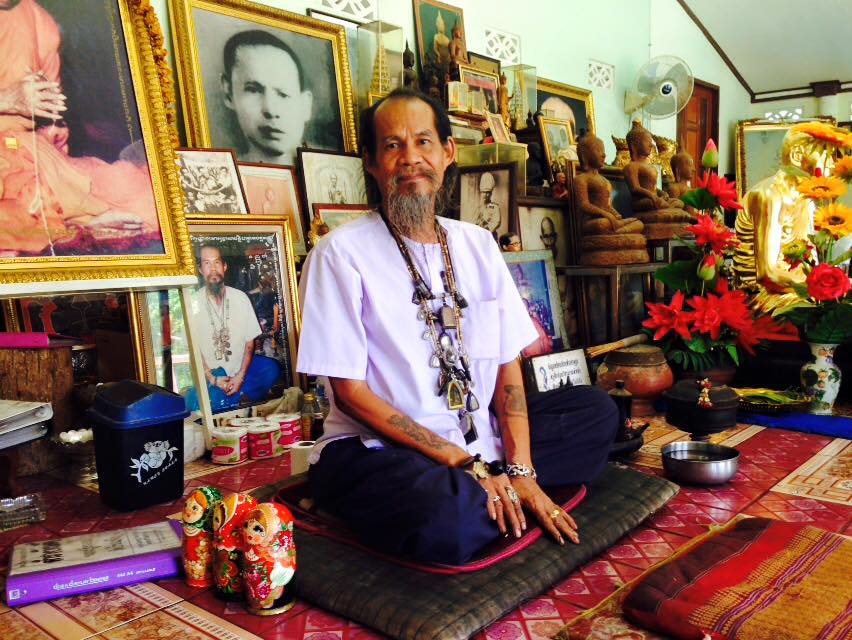 Поездка за магическими татуировками Сак Янт в Айюттхайя к мастеру Кобу экскурсия компании Seven Countries в Паттайе Таиланде фото 16