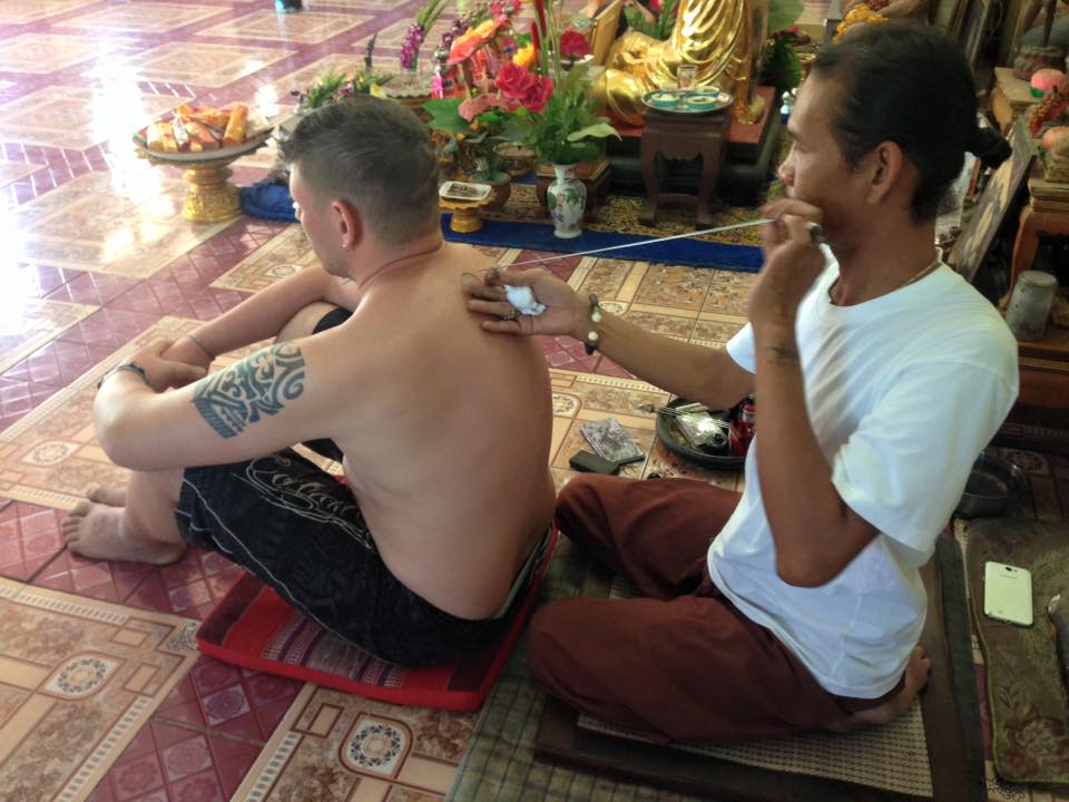 Поездка за магическими татуировками Сак Янт в Айюттхайя к мастеру Кобу экскурсия компании Seven Countries в Паттайе Таиланде фото 5