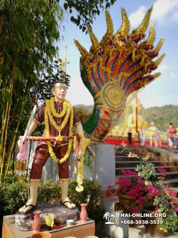 Храм Тысячи Золотых Будд в Накхонайоке Таиланд - фото 3