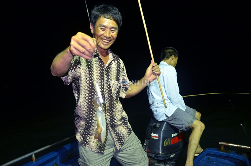 Ночная рыбалка на кальмара морская экскурсия компании Seven Countries из Паттайи Таиланд фото 18