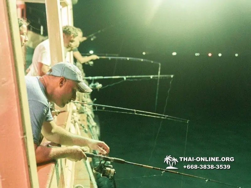 Ночная рыбалка на кальмара морская экскурсия компании Seven Countries из Паттайи Таиланд фото 12